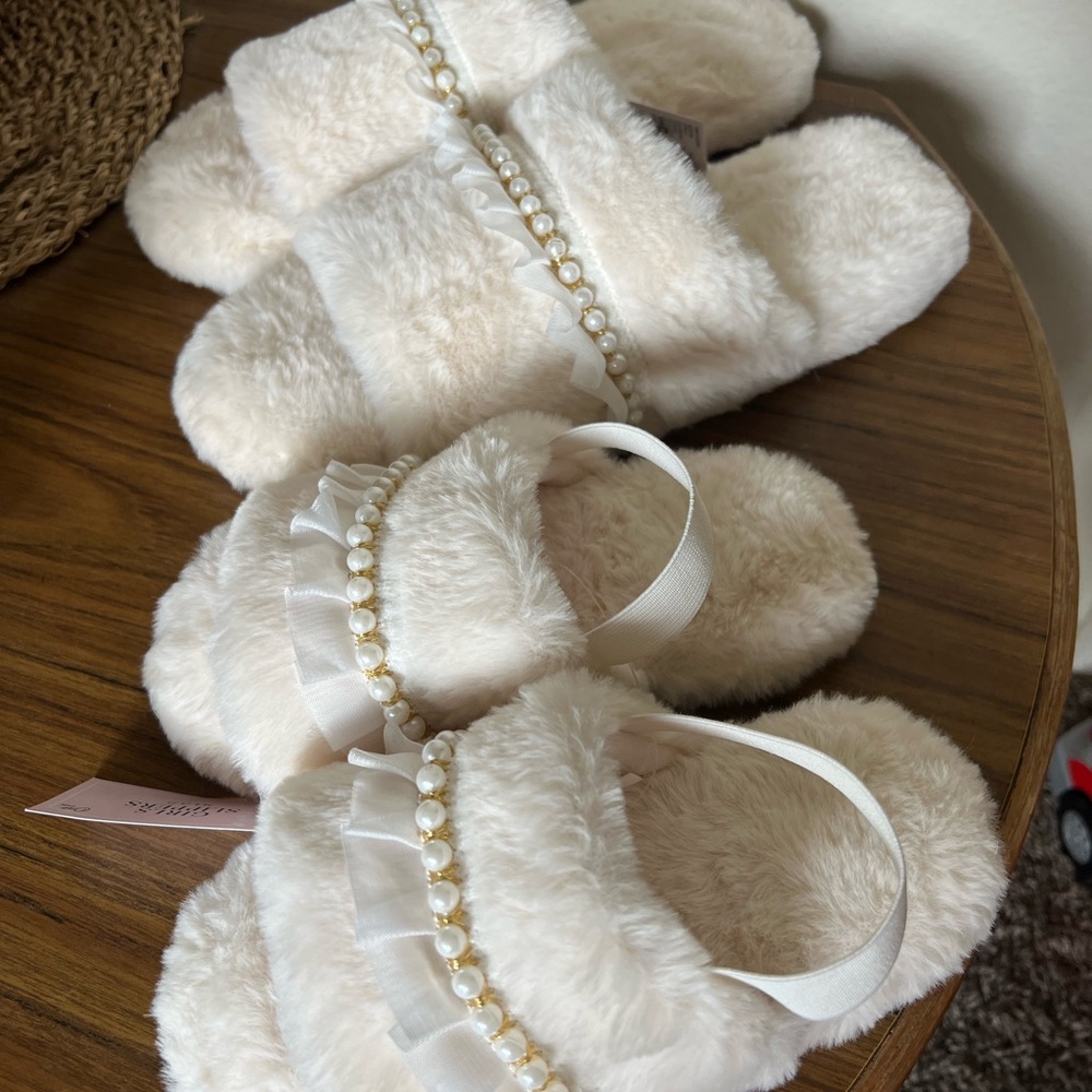 NWT - Mom and me fur and pearl slippers